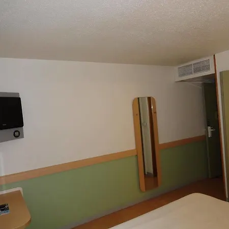 Ibis Budget Centre 2*
